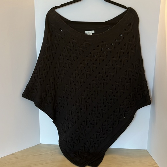 VINTAGE CACH’E M/L black knitted poncho. - Picture 4 of 7